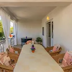 2 Bedroom Lovely In Banjol