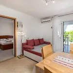 2 Bedroom Lovely In Apartment