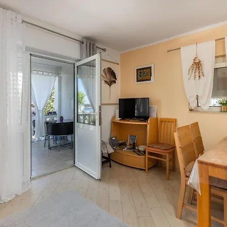 2 Bedroom Lovely In