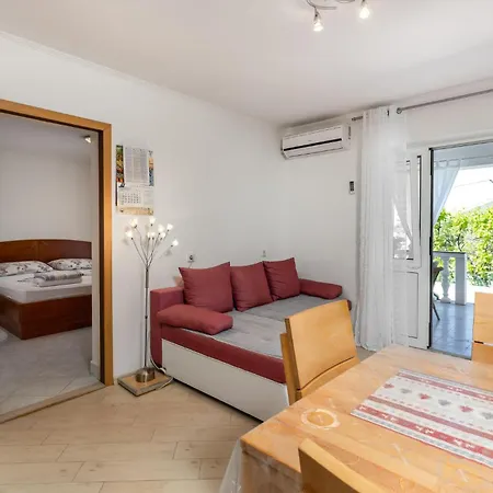 2 Bedroom Lovely In Apartment